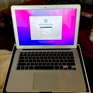 MacBook Air 13-inch Model No. A1466 Part Number MQD42LL/A